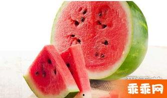 吃瓜用勺子吃,趣味横生的夏日消暑新风尚