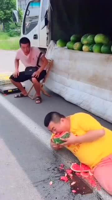 胖子吃霸王瓜视频,趣味横生吃瓜大赛