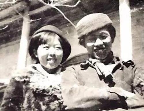 萧红吃瓜的场景,瓜香四溢，回味无穷